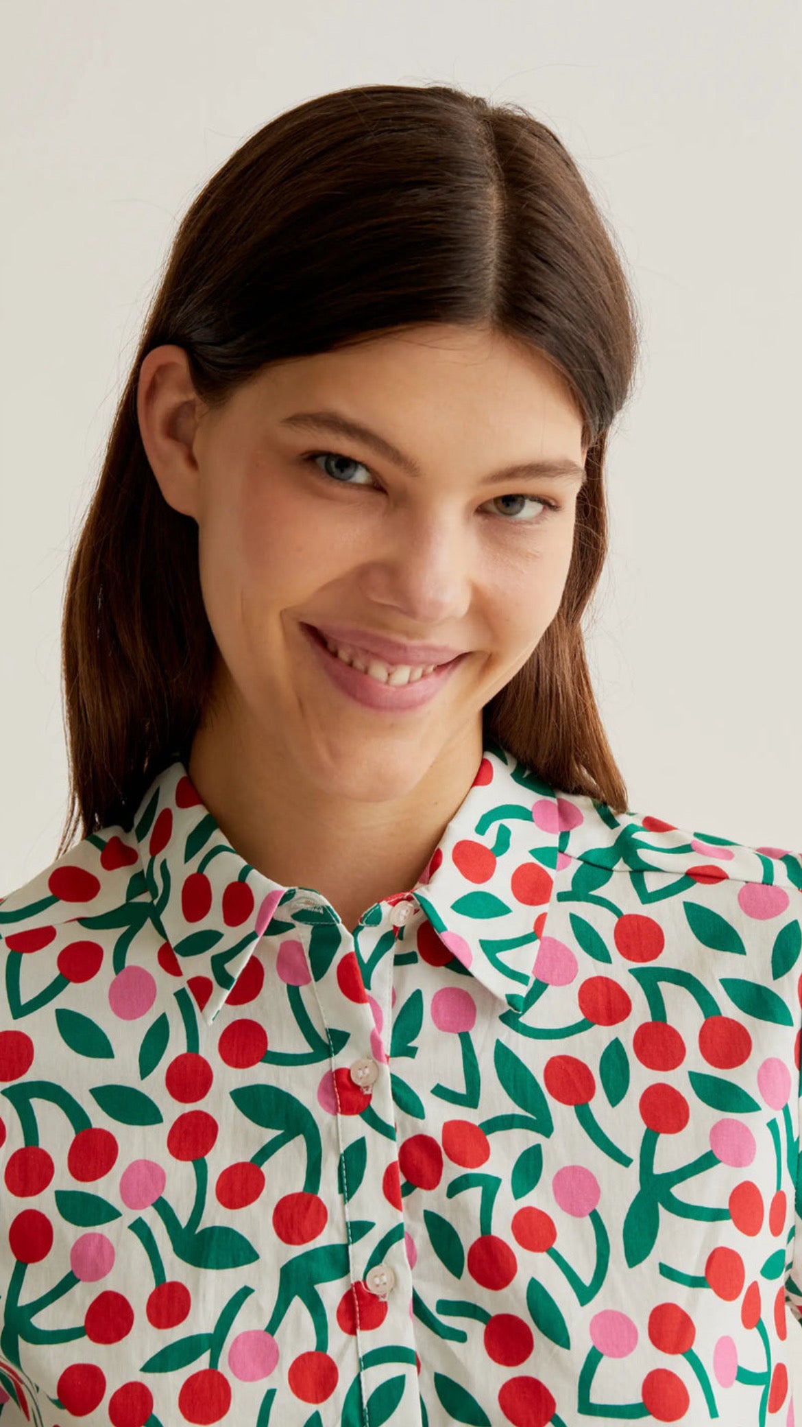 Vestido corto con estampado Guinda