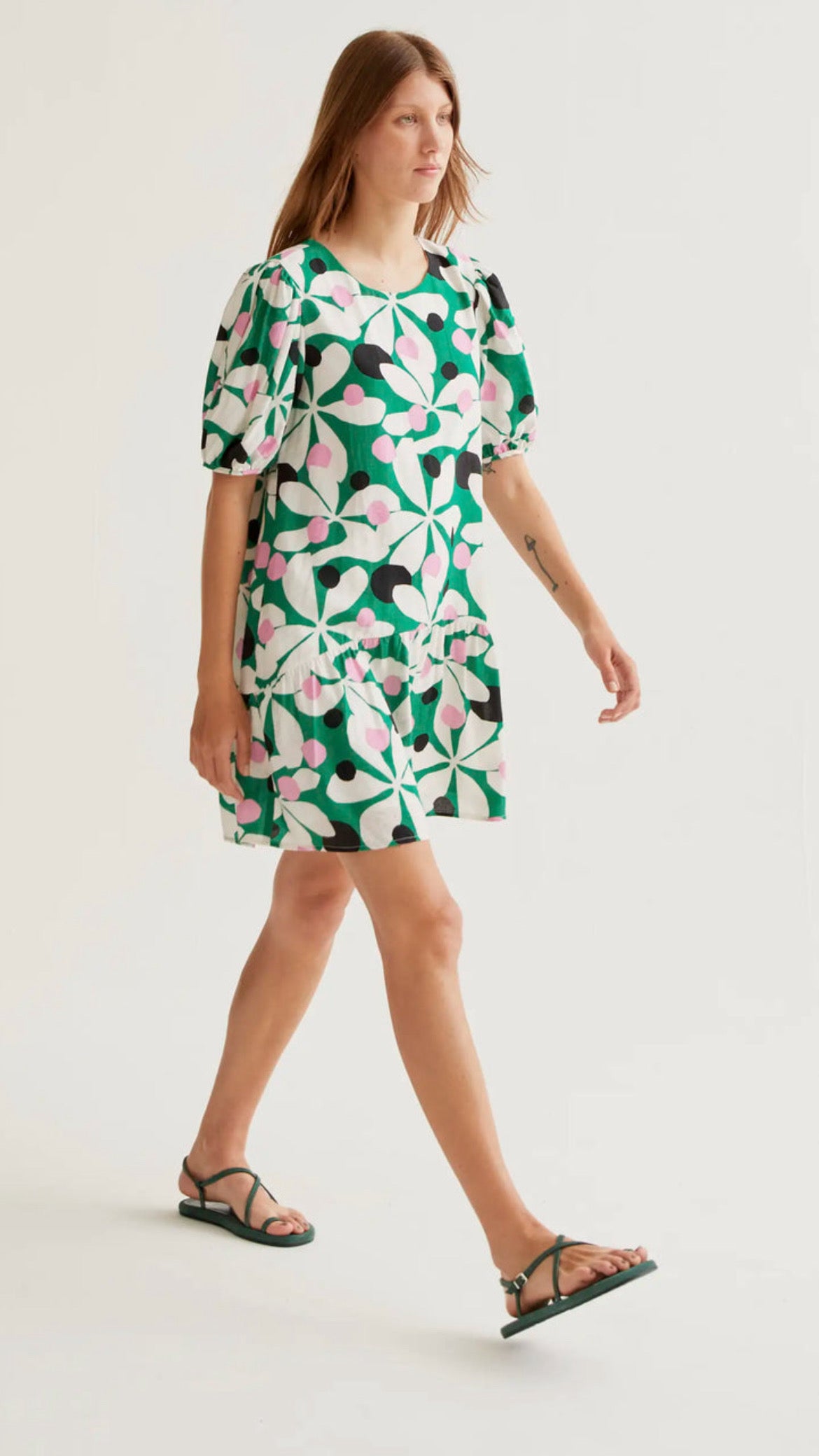 Vestido corto con estampado Hosta