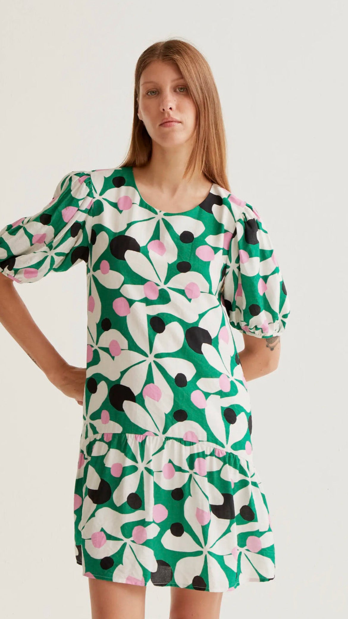 Vestido corto con estampado Hosta