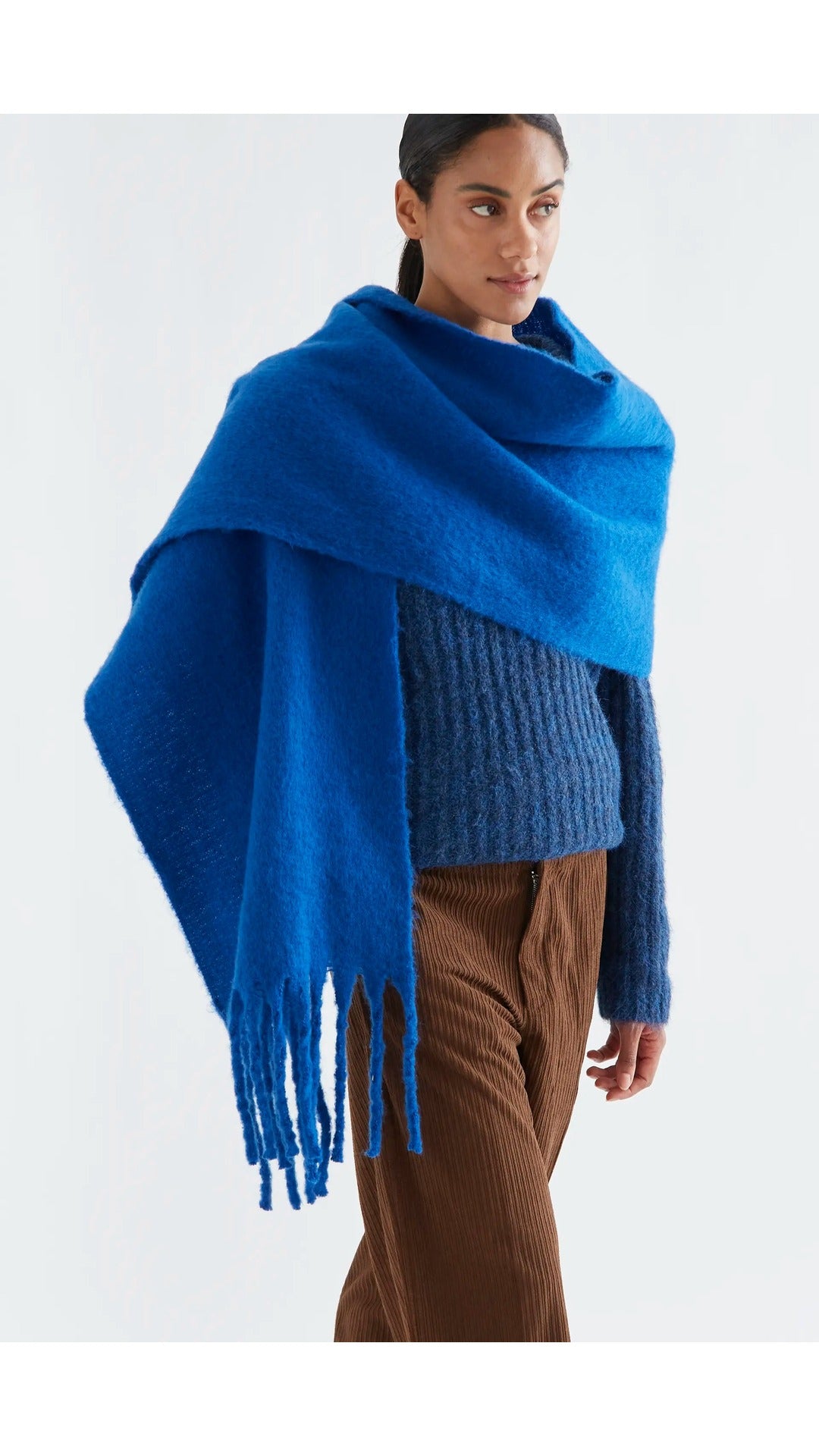 Bufanda punto con flecos azul - 1