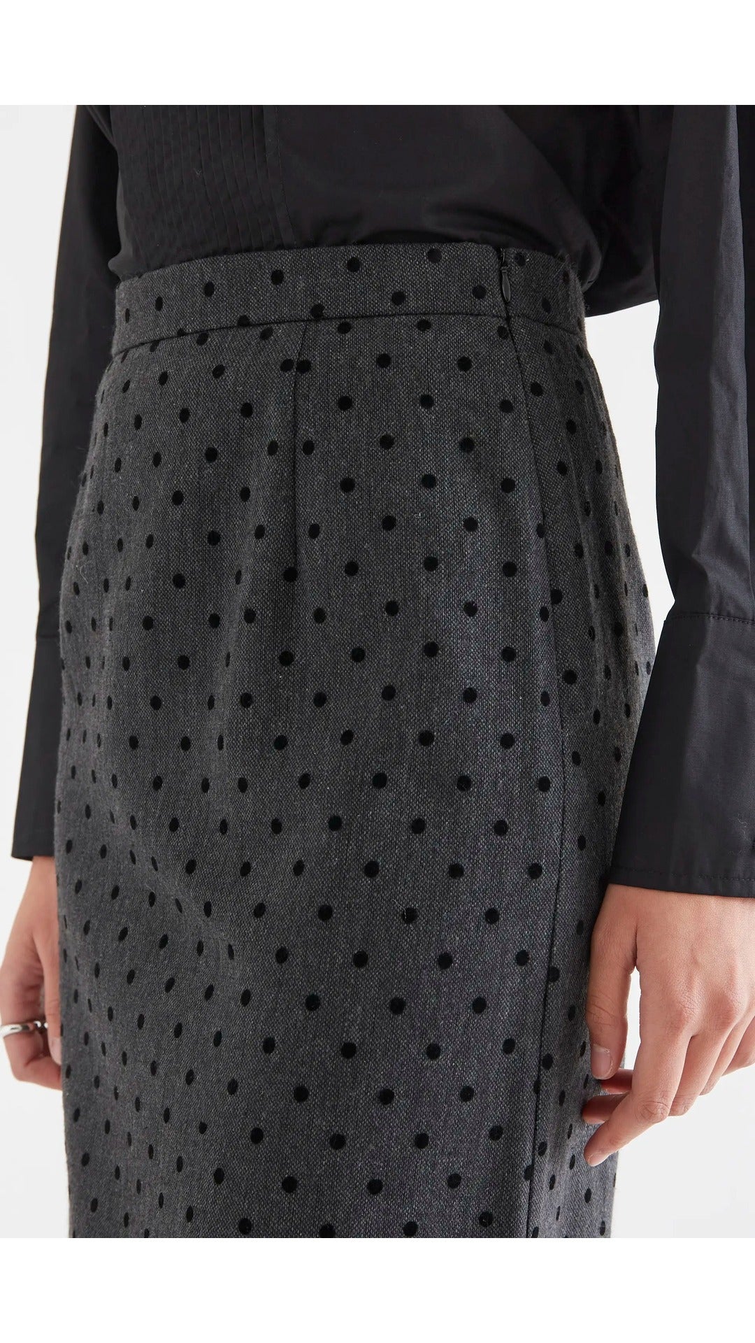 Falda midi gris de lunares negros Compañía Fantástica 3