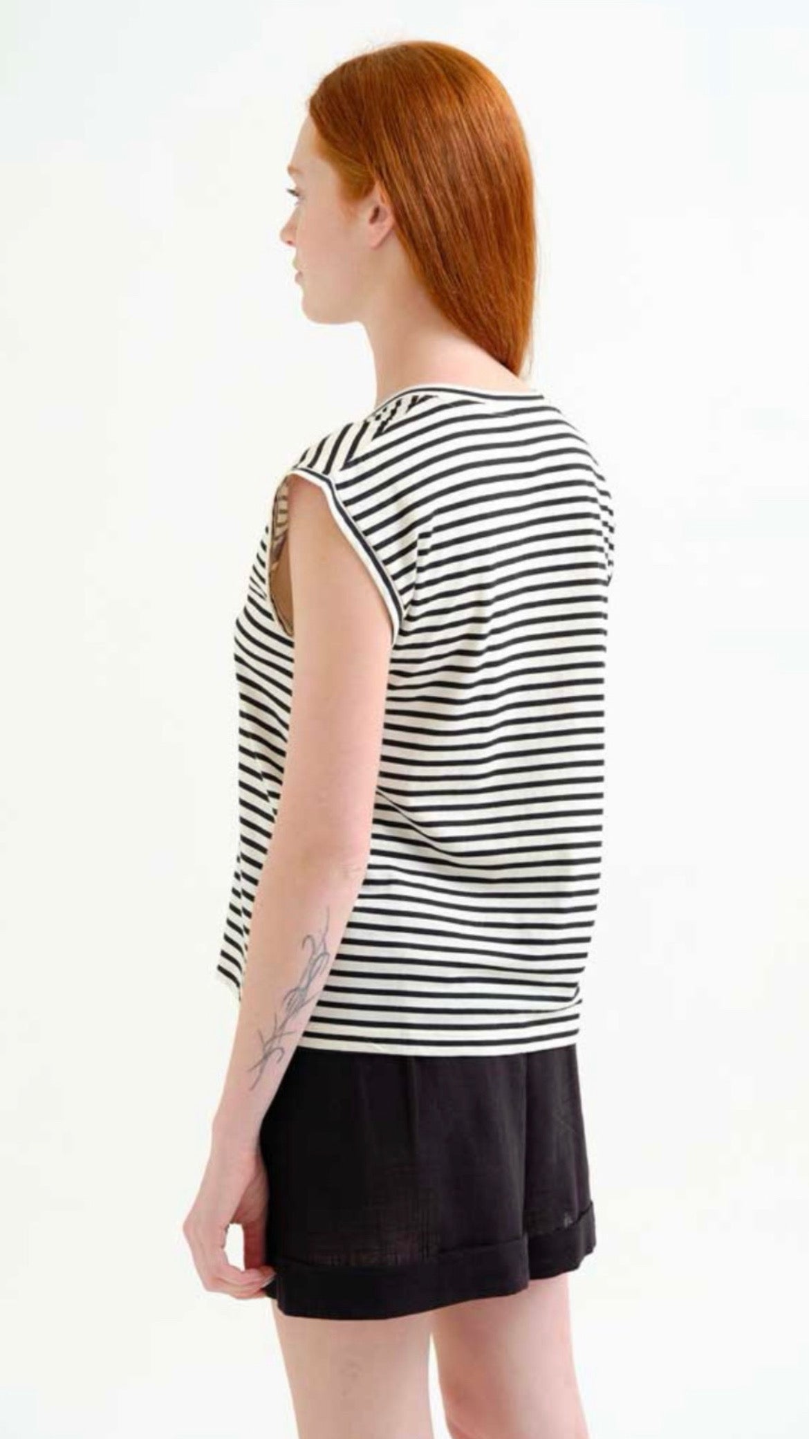 Camiseta sin mangas con estampado de rayas blanco y negro
