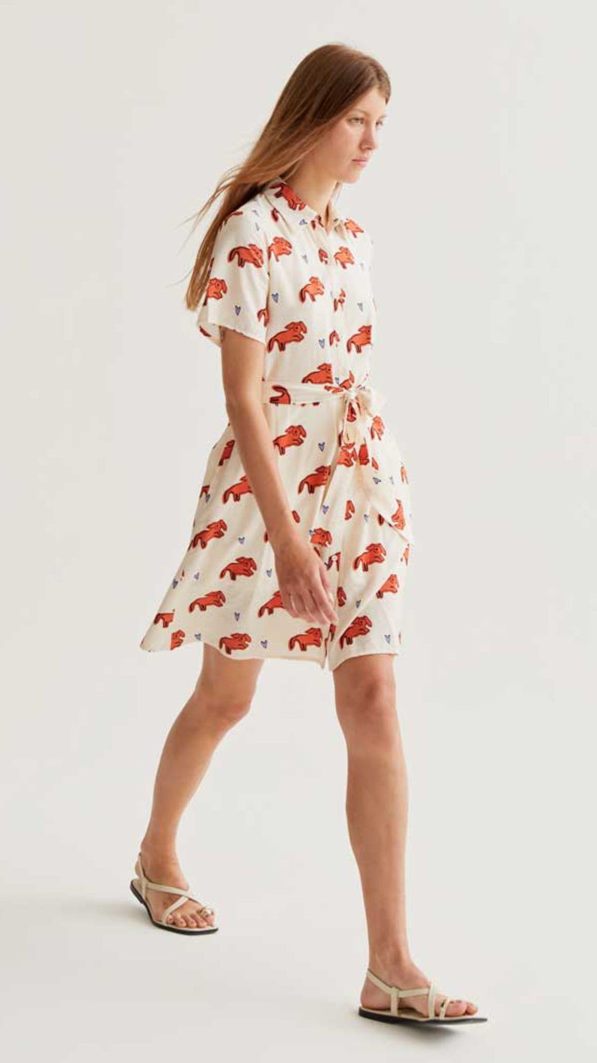 Vestido corto con estampado Tochi