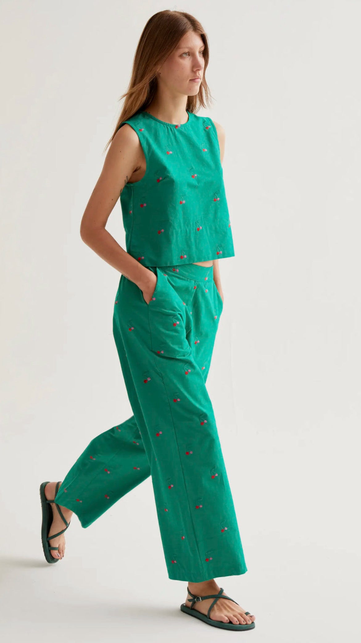 Pantalón con bordados Green Cherries