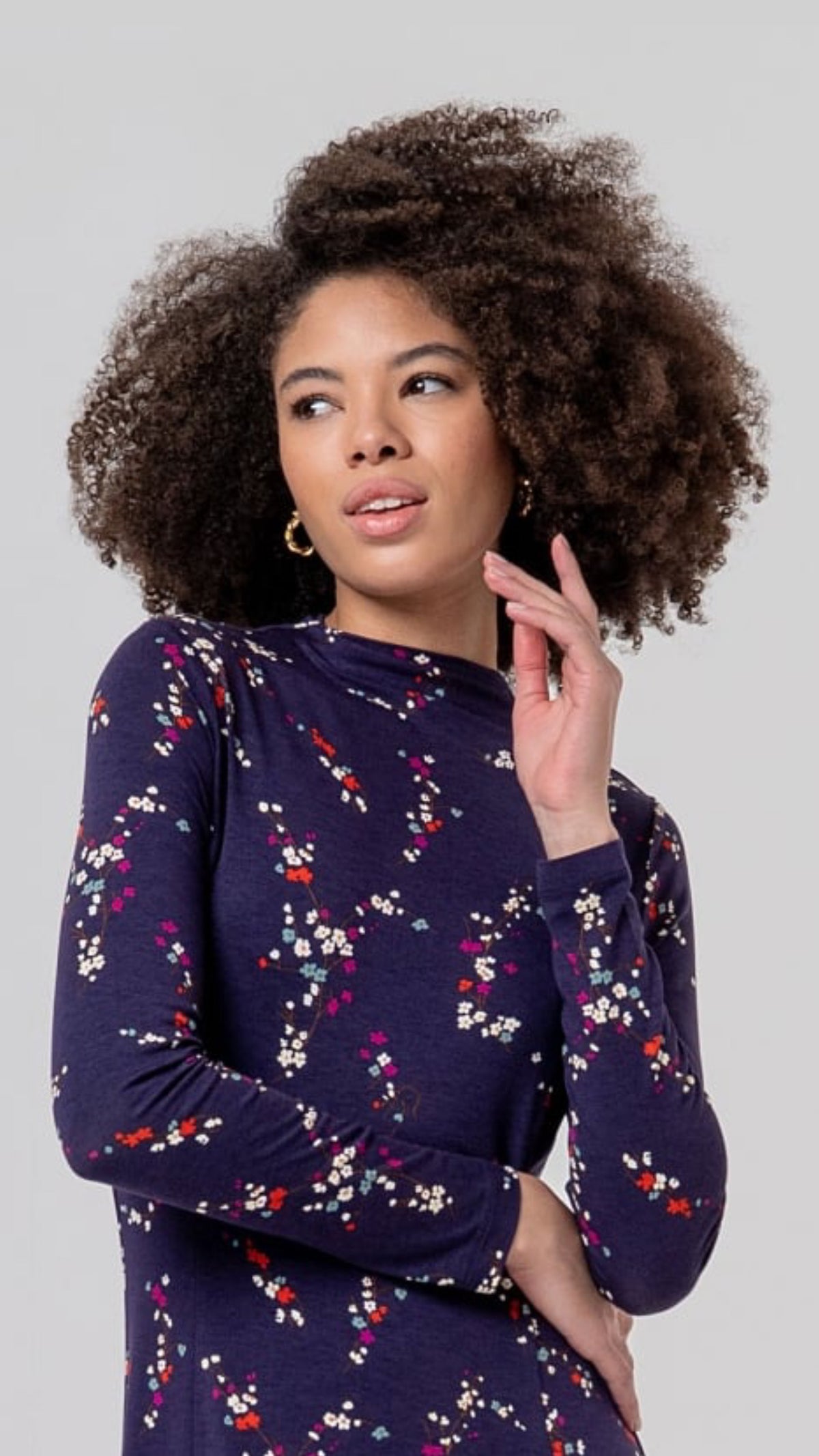Vestido midi de cuello alto estampado Morado
