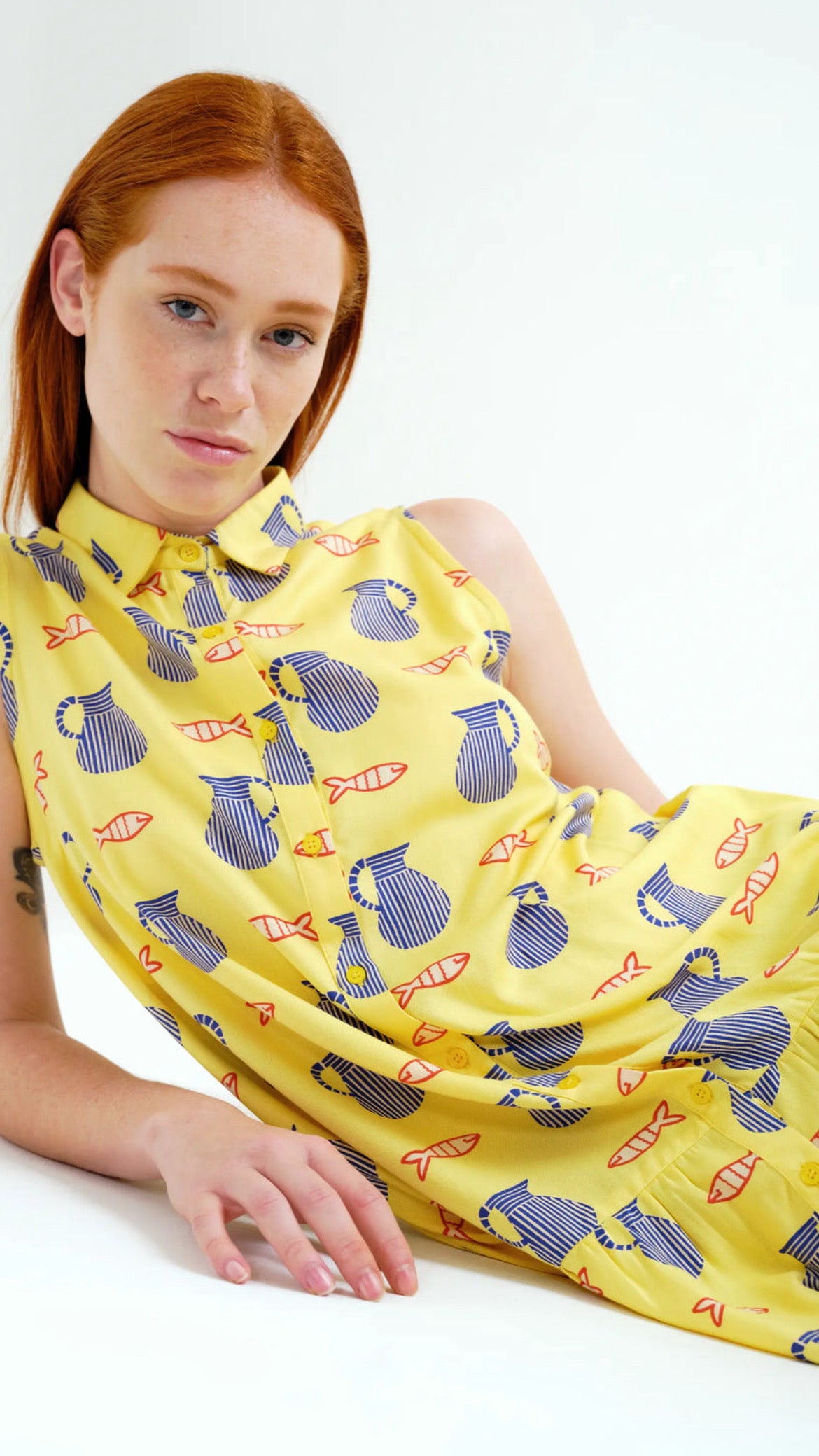 Vestido corto con estampado Brava