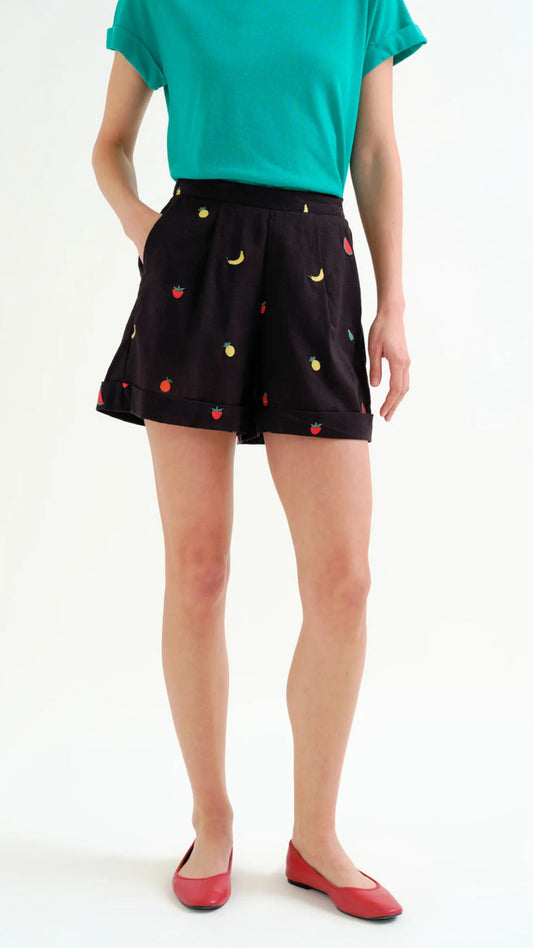 Shorts 100% algodón negro con bordado de Ensalada de frutas