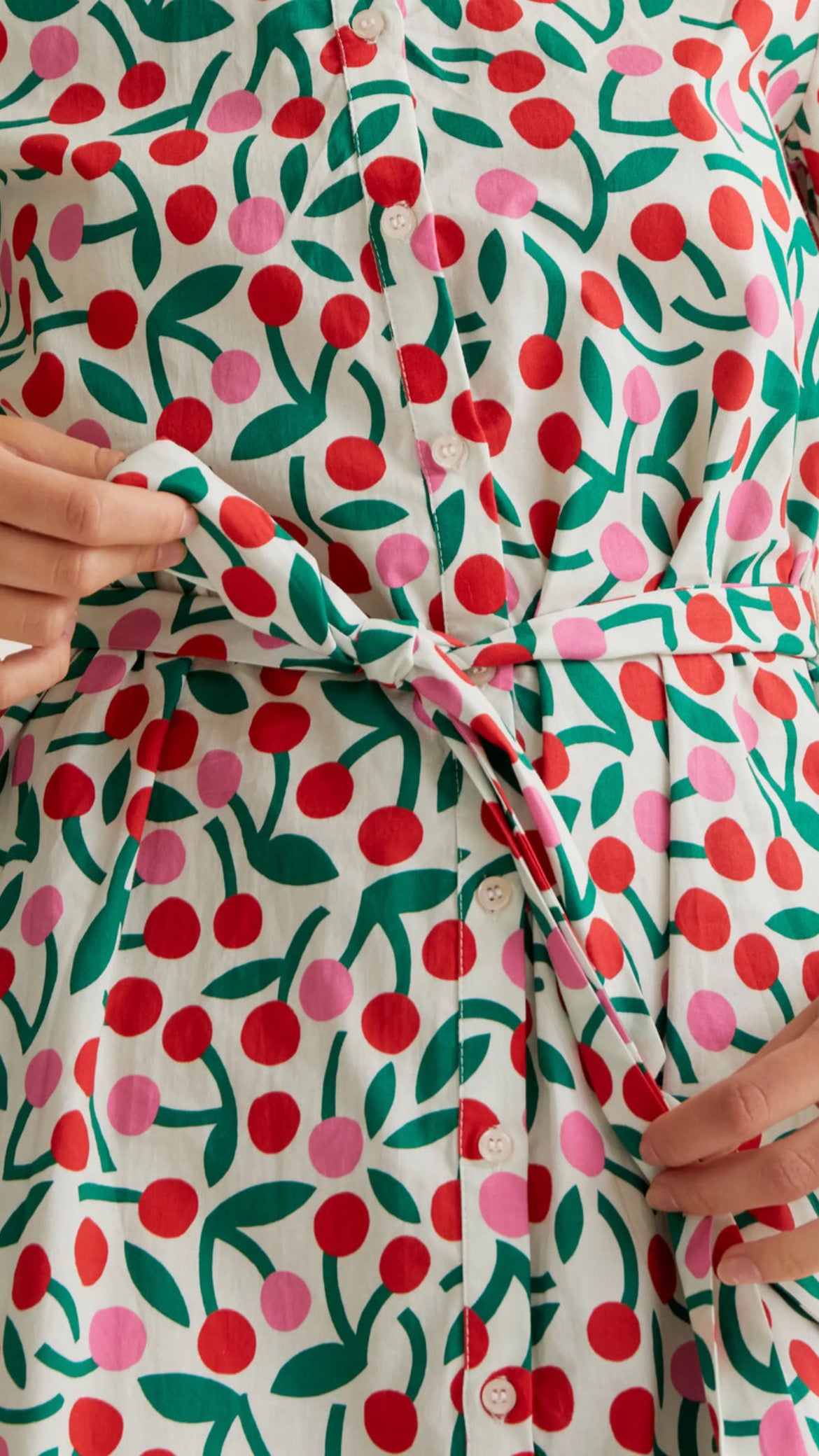 Vestido corto con estampado Guinda