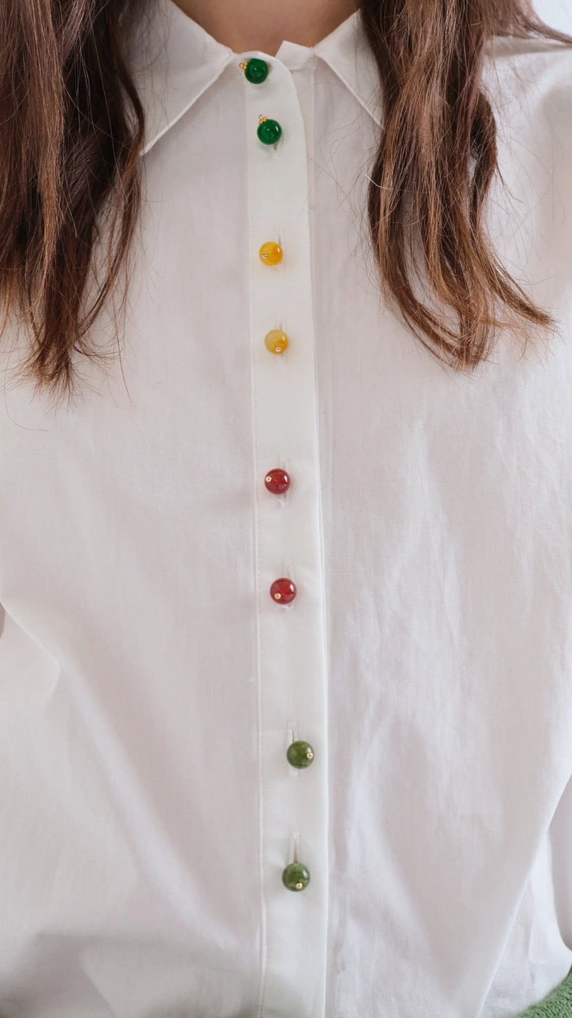 Camisa 100% algodón blanca con botones joyas multicolor