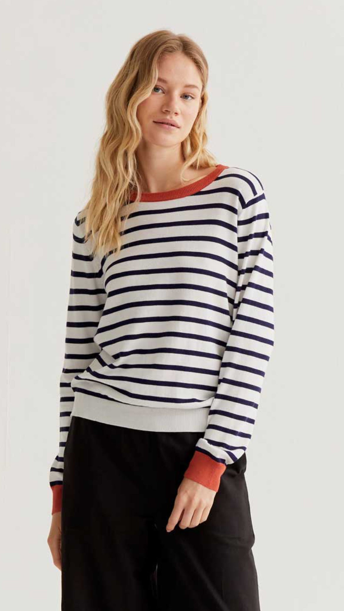 Jersey de punto con estampado de rayas azules y blancas