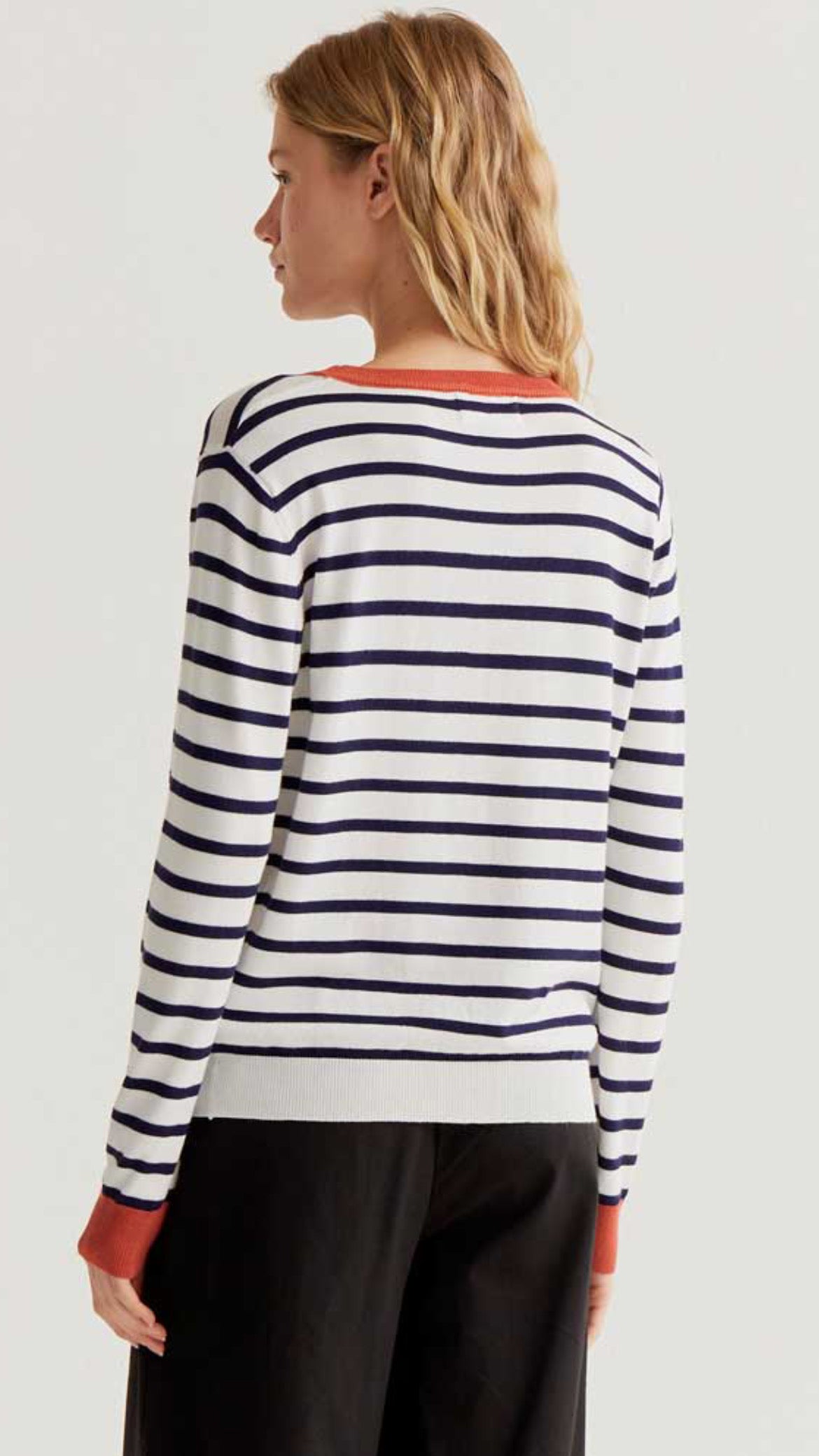 Jersey de punto con estampado de rayas azules y blancas