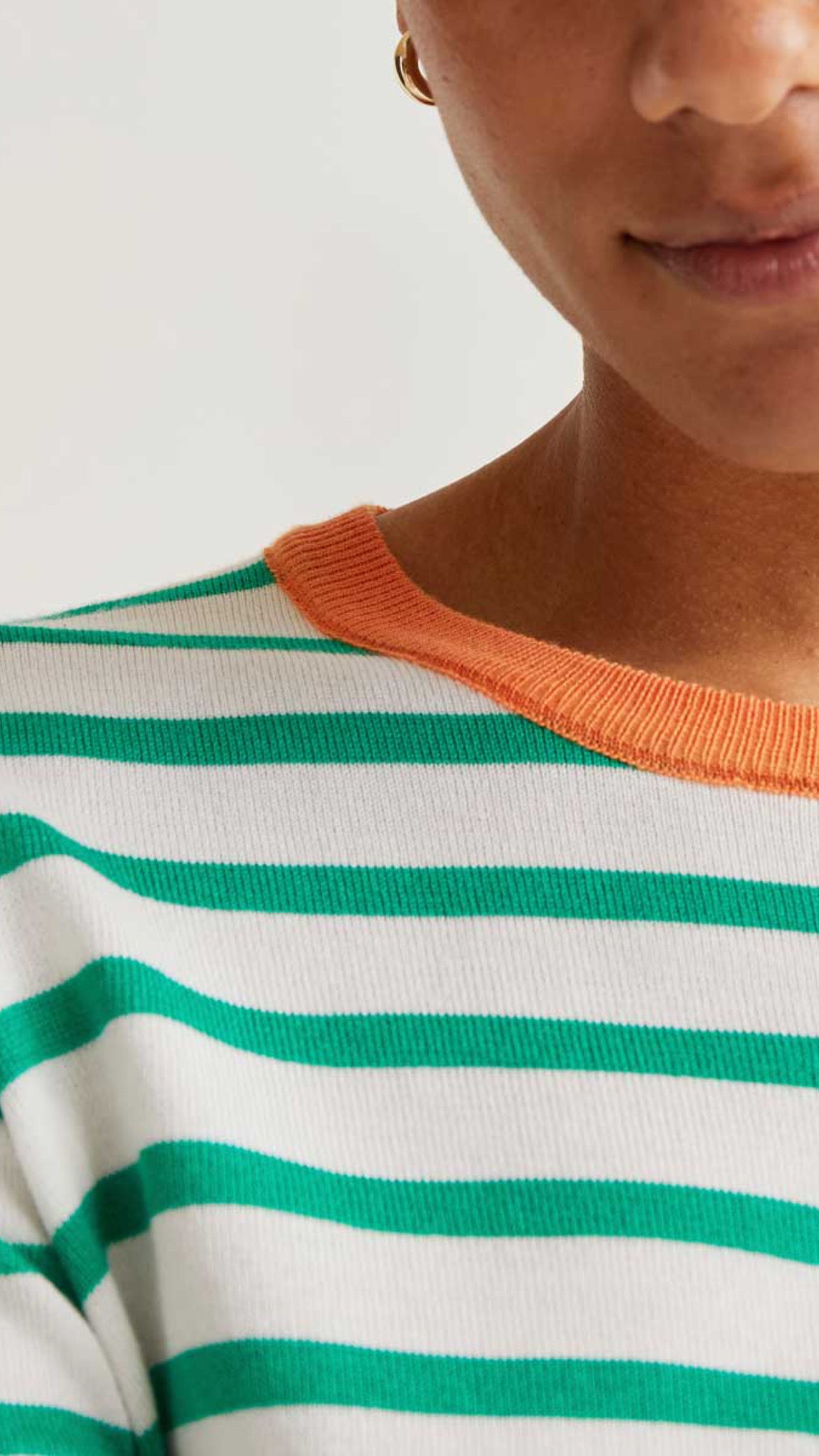 Jersey de punto con estampado de rayas blancas y verdes