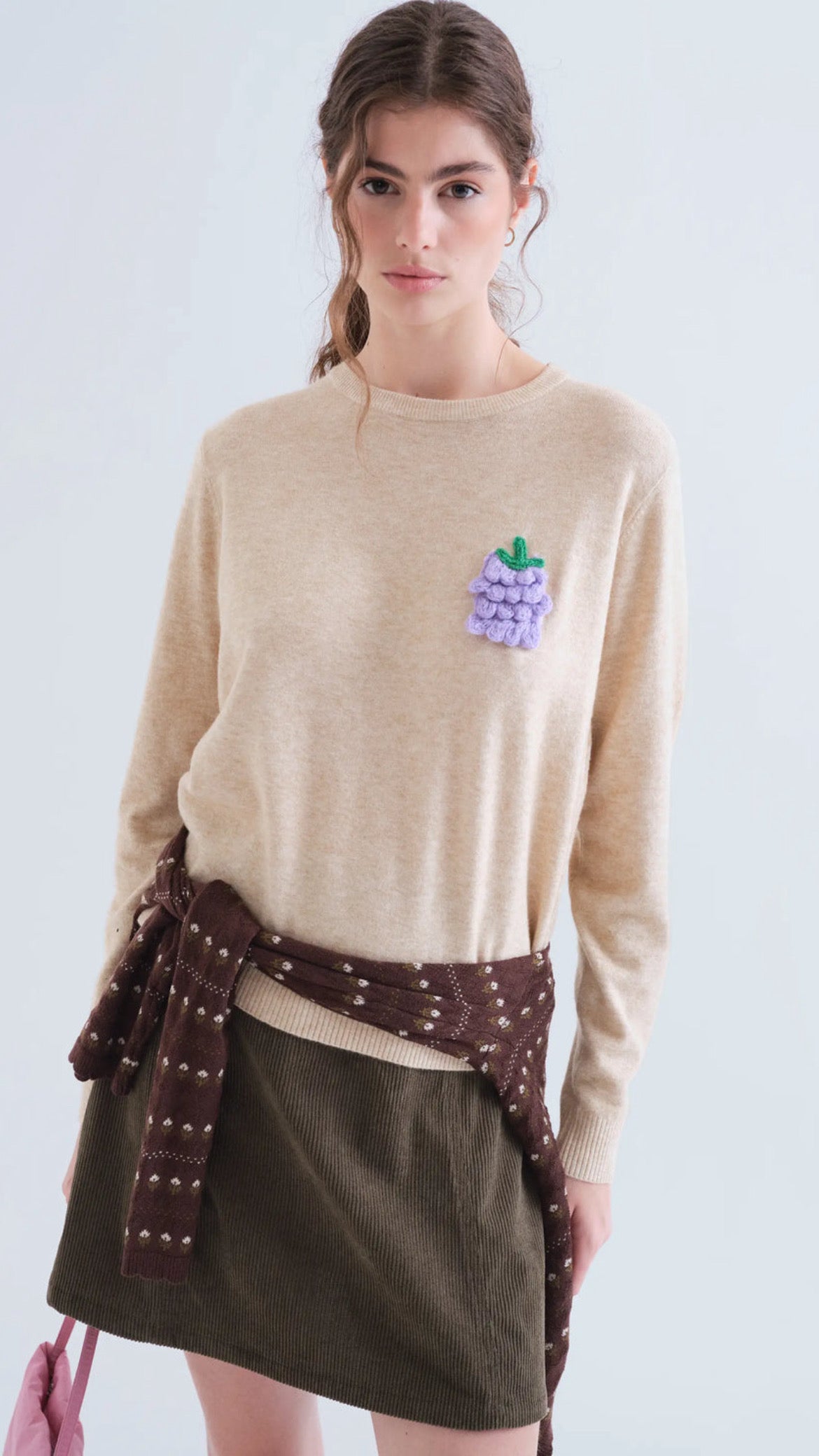 Jersey punto beige con detalle de uva