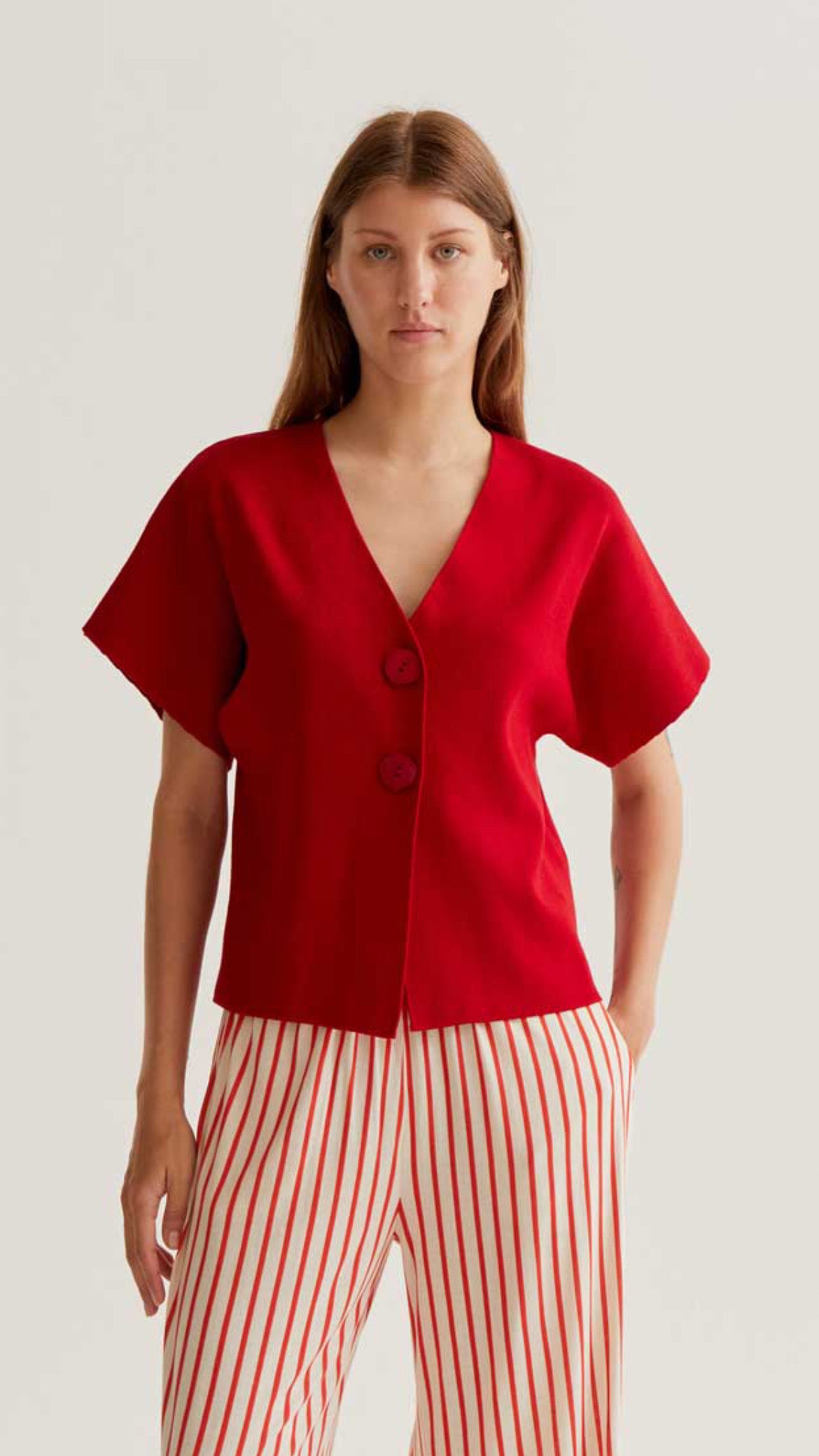 Cárdigan de punto rojo