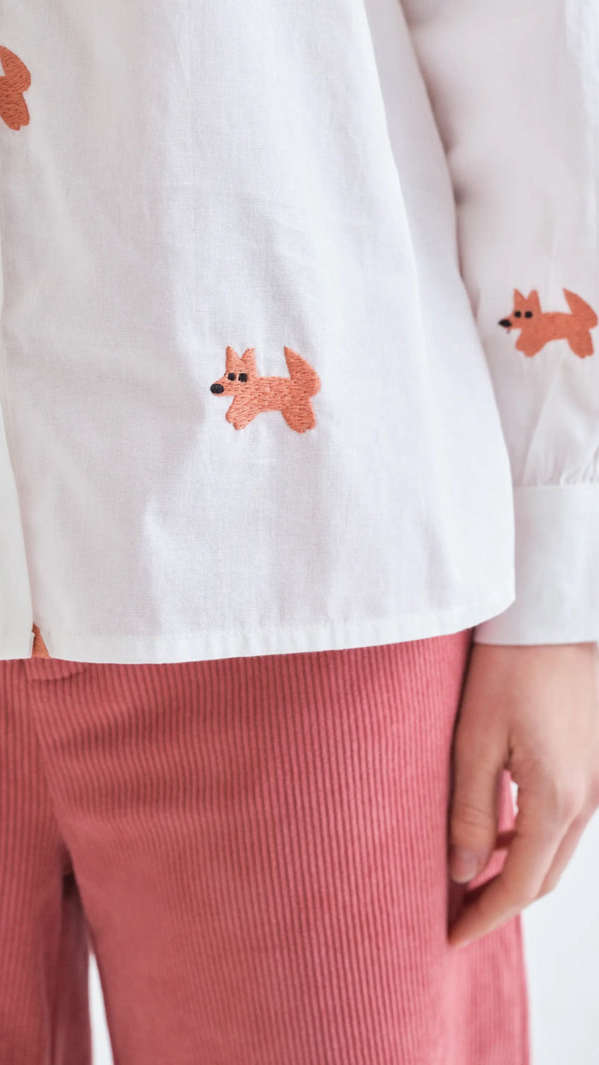Camisa 100% algodón con bordado de zorritos