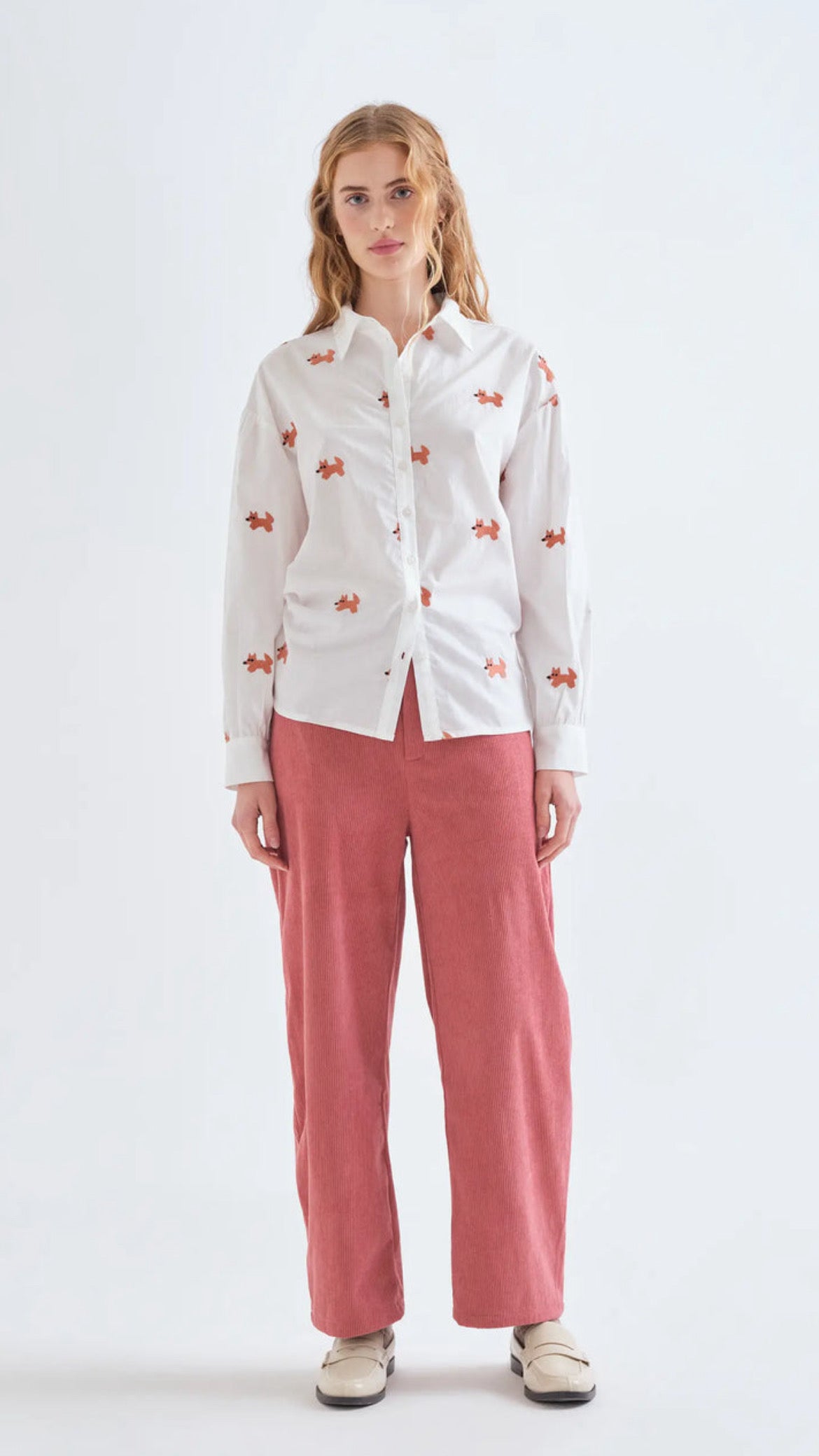 Camisa 100% algodón con bordado de zorritos