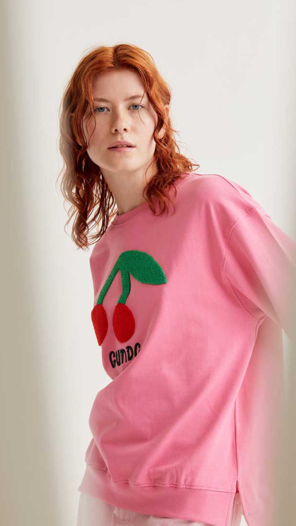 Sudadera con bordado Guinda gigante