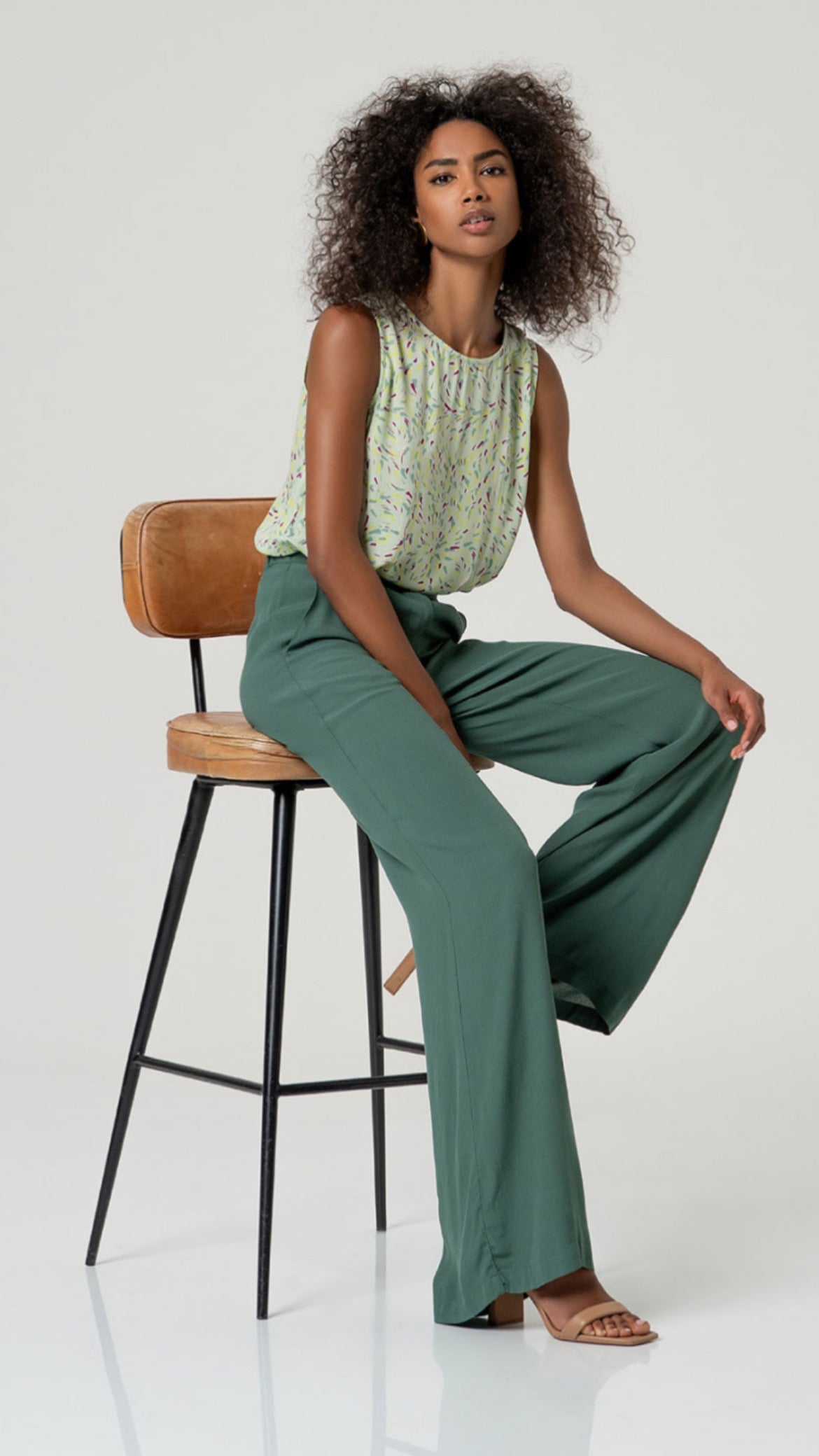 Pantalón EcoVero tiro medio recto Verde Botella