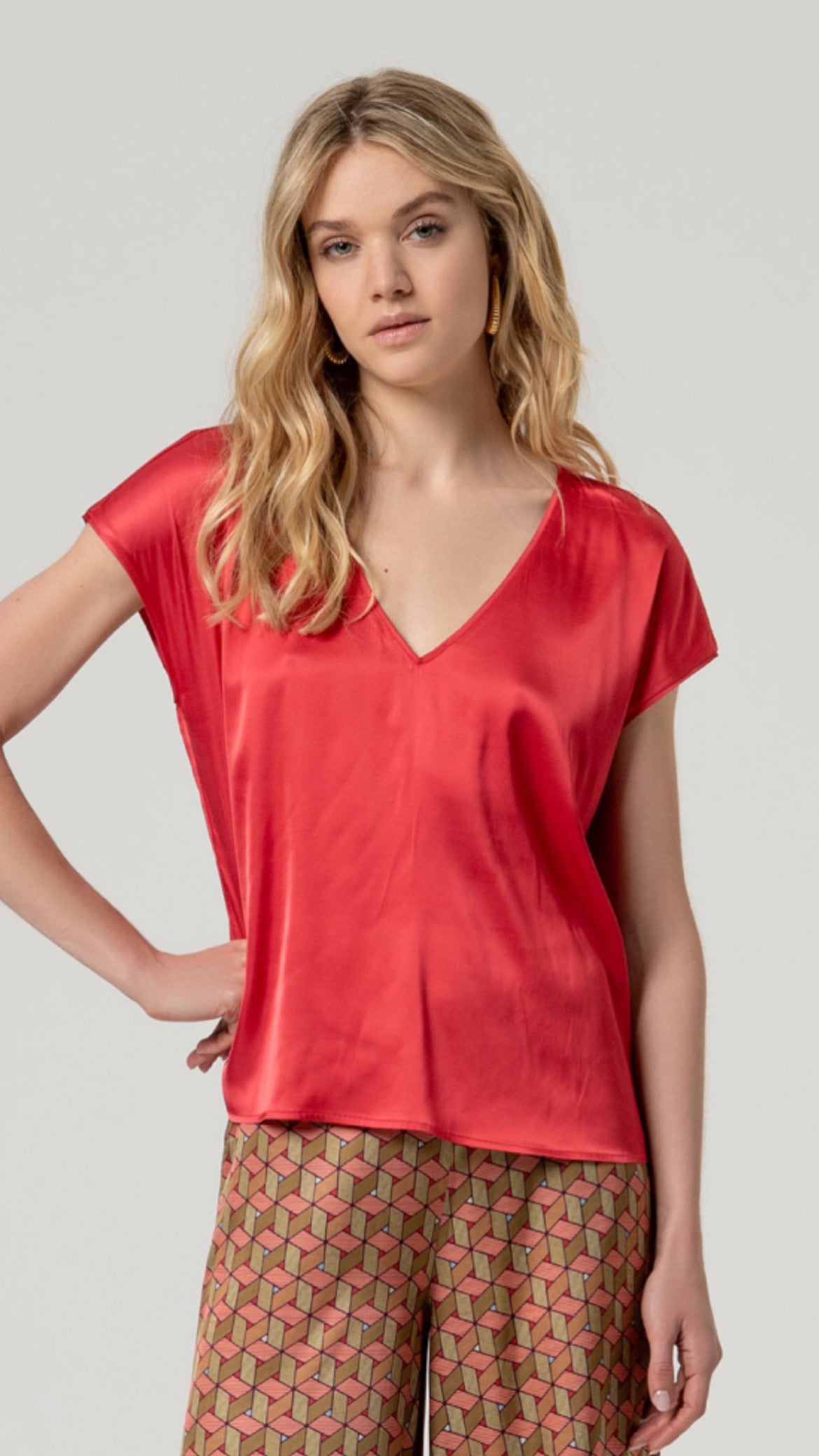 Blusa escote pico con lazada lateral Rojo