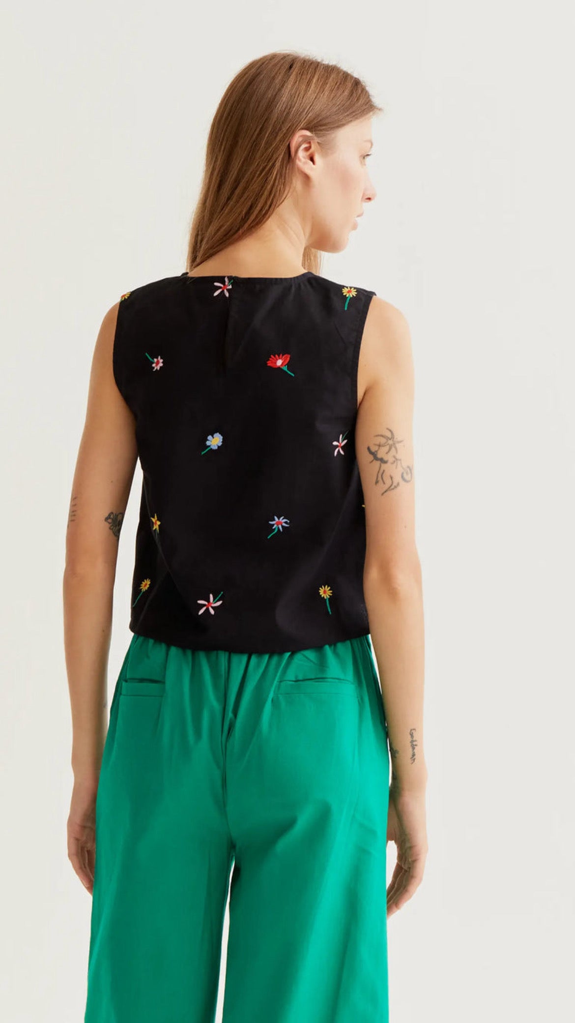 Top de tirantes con estampado Black Gardener