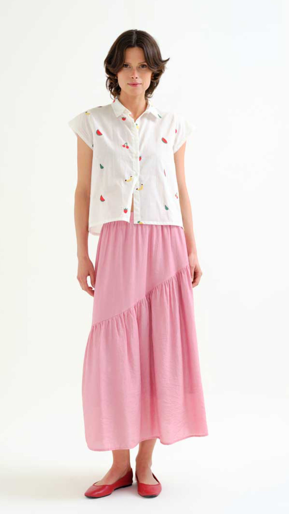 Camisa blanca 100% algodón  con bordado de Ensalada de frutas
