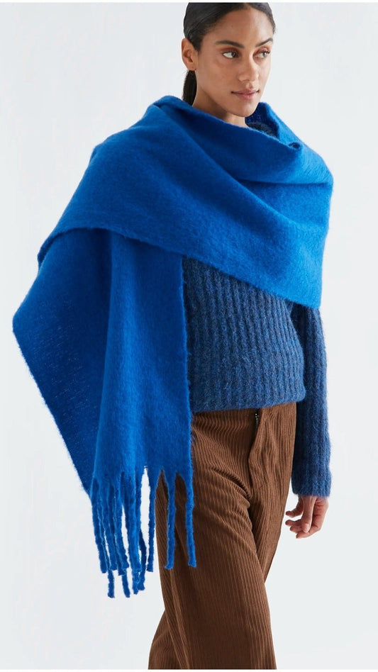 Bufanda punto con flecos azul | imagen 1