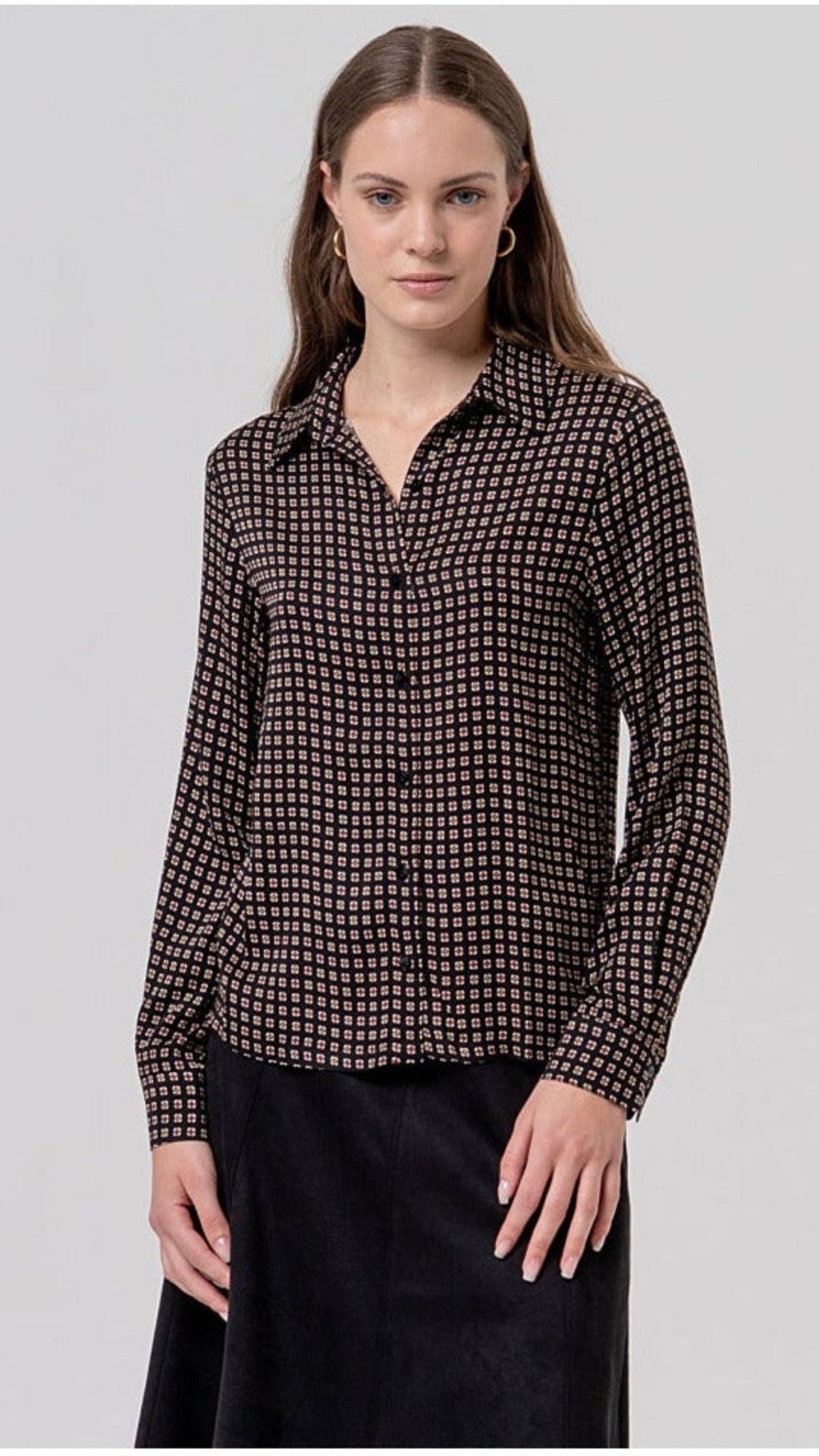 Camisa Surkana fluida con estampado tipo pañuelo Negro | imagen 1