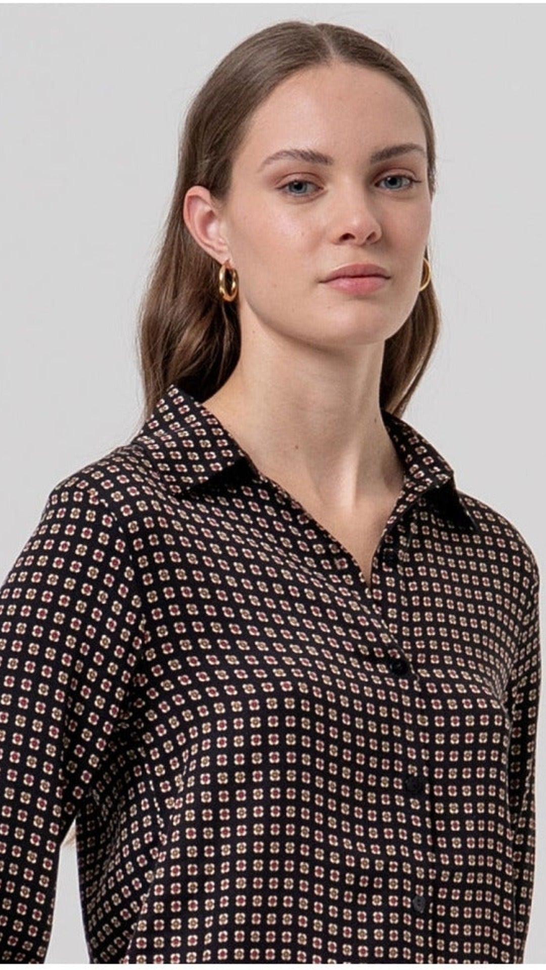 Camisa Surkana fluida con estampado tipo pañuelo Negro | imagen 3